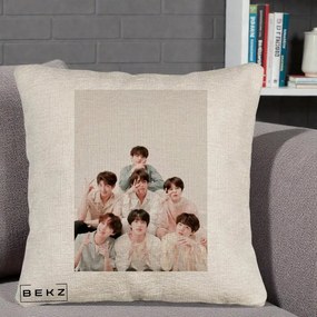 Perna Personalizata K-pop BTS Foto Grup Pastel, 40x40 cm, Bej Canapea, Husa Detasabila, Perna Inclusa, BEKZ®