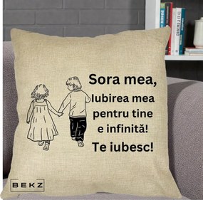 Cadou pentru Sora - Perna Personalizata Sora Mea Te Iubesc Copii Tinand Maini din Spate, 40x40 cm, Crem, Husa Detasabila, Perna Inclusa, BEKZ®