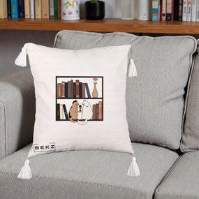 Perna Personalizata Pisici si Carti pe Raft, 40x40 cm, Bej cu Franjuri, Husa Detasabila, Perna Inclusa, BEKZ®