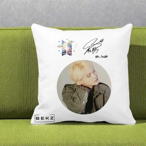Perna Personalizata K-pop BTS Suga Portret cu Autograf, 40x40 cm, Alba Mata, Husa Detasabila, Perna Inclusa, BEKZ®