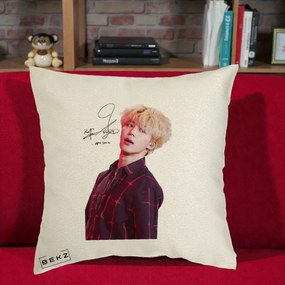 Perna Personalizata K-pop BTS Jimin Portret Artistic par Blond Autograf, 40x40 cm, Ecru, Husa Detasabila, Perna Inclusa, BEKZ®