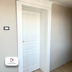 Usa de interior PORTA VIENA cu modul Retro - Pervaz de tip capitel si Cornisa Vopsea Standard, 95-140 mm, Alb