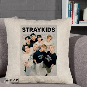 Perna Personalizata K-pop Stray Kids STRAYKIDS Alb-Negru cu Foto Grup, 40x40 cm, Bej Canapea, Husa Detasabila, Perna Inclusa, BEKZ®
