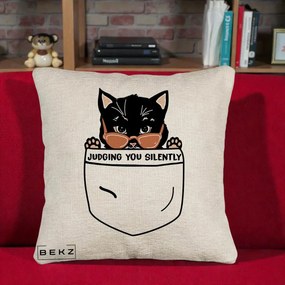 Perna Decorativa Judging You Silently Pisica Buzunar, 40x40 cm, Bej Canapea, Husa Detasabila, Perna Inclusa, BEKZ®