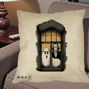 Perna Decorativa Halloween Fantoma si Dracula la Fereastra, 40x40 cm, Crem, Husa Detasabila, Perna Inclusa, BEKZ®