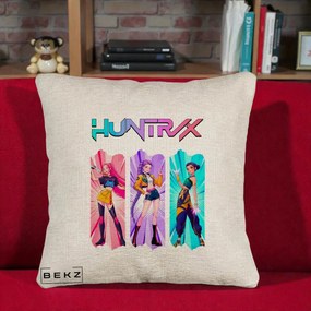 Perna Personalizata K-pop HUNTRX Trio cu Pisica in Benzi, 40x40 cm, Bej Canapea, Husa Detasabila, Perna Inclusa, BEKZ®