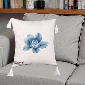 Perna Decorativa Magnolie Albastra Acuarela, 40x40 cm, Bej cu Franjuri, Husa Detasabila, Perna Inclusa, BEKZ®