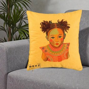 Perna Decorativa Fetita Vesela Portret Colorat, 40x40 cm, Galben, Husa Detasabila, Perna Inclusa, BEKZ®