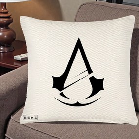 Perna Personalizata Assassin's Creed Minimalist, 40x40 cm, Crem Reliefat, Husa Detasabila, Perna Inclusa, BEKZ®
