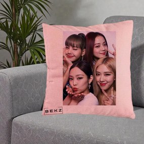 Perna Personalizata K-pop BLACKPINK Foto Grup Selfie 4 Membre, 40x40 cm, Roz, Husa Detasabila, Perna Inclusa, BEKZ®