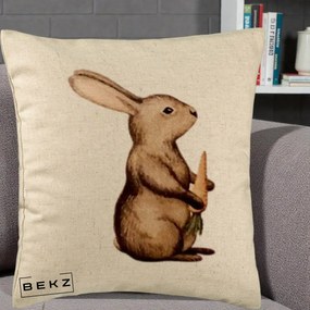 Perna Decorativa Iepuras Acuarela cu Morcov, 40x40 cm, Bej, Husa Detasabila, Perna Inclusa, BEKZ®