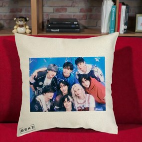 Perna Personalizata K-Pop Grup Foto Stele, 40x40 cm, Ecru, Husa Detasabila, Perna Inclusa, BEKZ®