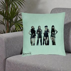 Perna Personalizata K-pop BLACKPINK Tinute Negre Elegante Grup, 40x40 cm, Verde Menta, Husa Detasabila, Perna Inclusa, BEKZ®