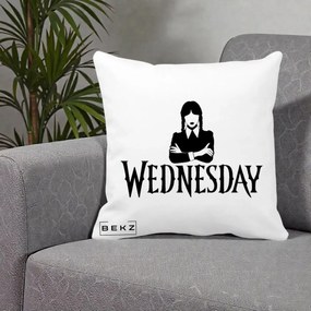Perna Personalizata Wednesday Addams cu Brate Incrucisate, 40x40 cm, Alba Mata, Husa Detasabila, Perna Inclusa, BEKZ®