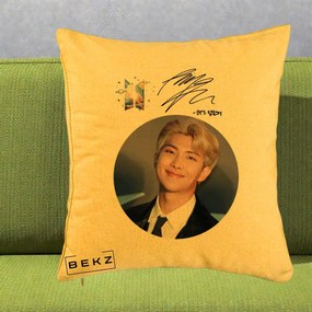 Perna Personalizata K-pop BTS RM Namjoon Portret Cerc cu Autograf, 40x40 cm, Galben, Husa Detasabila, Perna Inclusa, BEKZ®