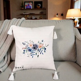 Perna Decorativa Buchet Flori Albastre Acuarela, 40x40 cm, Bej cu Franjuri, Husa Detasabila, Perna Inclusa, BEKZ®