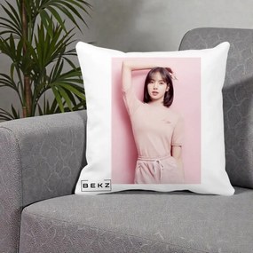 Perna Personalizata K-pop BLACKPINK Lisa Roz, 40x40 cm, Alba Mata, Husa Detasabila, Perna Inclusa, BEKZ®