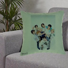 Perna Personalizata K-pop Stray Kids Foto Grup Bleu, 40x40 cm, Verde, Husa Detasabila, Perna Inclusa, BEKZ®