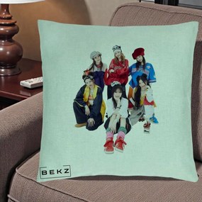 Perna Personalizata Grup K-pop Fete Streetwear Foto, 40x40 cm, Verde Menta, Husa Detasabila, Perna Inclusa, BEKZ®