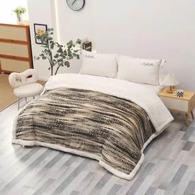 Patura pufoasa cu blanita, groasa 2.3 kg, 200x230 cm, PMB02