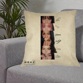 Perna Personalizata K-pop KATSEYE Semnaturi fara Foto, 40x40 cm, Crem, Husa Detasabila, Perna Inclusa, BEKZ®