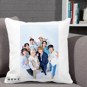 Perna Personalizata K-pop Stray Kids Foto Grup Alb cu 8 Membrii de Sus, 40x40 cm, Alba Mata, Husa Detasabila, Perna Inclusa, BEKZ®