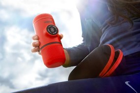 Aparat de cafea portabil Wacaco Nanopresso (roșu) + carcasă solidă