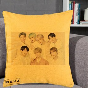 Perna Personalizata K-pop BTS Foto Grup Landscape Pastel, 40x40 cm, Galben, Husa Detasabila, Perna Inclusa, BEKZ®