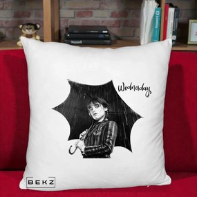 Perna Personalizata Wednesday Addams cu Umbrela Foto, 40x40 cm, Alb Pufos, Husa Detasabila, Perna Inclusa, BEKZ®