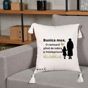 Cadou pentru Bunica - Perna Personalizata Bunica Mea Comoara Iubire Intelepciune Varianta Extinsa, 40x40 cm, Bej cu Franjuri, Husa Detasabila, Perna Inclusa, BEKZ®