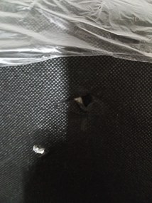 Reducere Scaun din catifea neagra LAVA cu picioare negre calitatea II.