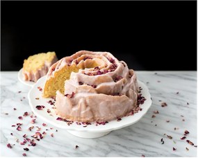 Formă pentru copt Nordic Ware Rose, 2,4 l, arămiu