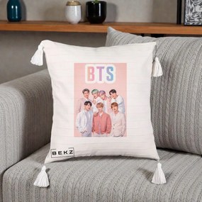 Perna Personalizata K-pop BTS Foto Grup cu BTS si Fond Roz Pastel, 40x40 cm, Bej cu Franjuri, Husa Detasabila, Perna Inclusa, BEKZ®
