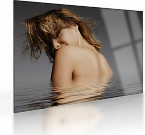 Tablou pe sticlă - Imaginea unei femei care face baie (70x50 cm)