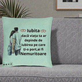 Cadou pentru Iubita - Perna Personalizata Iubita Nemuritoare cu Cuplu Acuarela Roz si Inimi, 40x40 cm, Verde Menta, Husa Detasabila, Perna Inclusa, BEKZ®