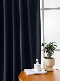 Draperie opaca neagra VELVET 135x250 cm Agățat: Inele metalice