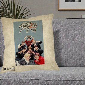 Perna Personalizata K-pop Stray Kids You Make Stray Kids Stay cu Foto Grup, 40x40 cm, Crem, Husa Detasabila, Perna Inclusa, BEKZ®