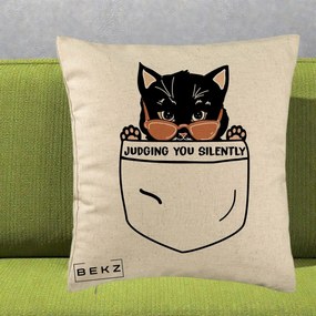 Perna Decorativa Judging You Silently Pisica Buzunar, 40x40 cm, Bej, Husa Detasabila, Perna Inclusa, BEKZ®