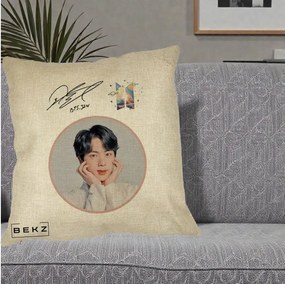 Perna Personalizata K-pop BTS Jin Portret cu Autograf, 40x40 cm, Crem, Husa Detasabila, Perna Inclusa, BEKZ®