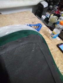OFERTA Scaun din catifea verde inchis VERDO cu picioare negre Calitatea a II-a