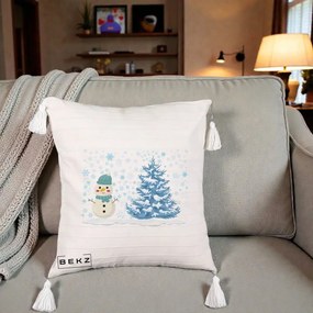 Perna Decorativa Om de Zapada si Brad Craciun, 40x40 cm, Bej cu Franjuri, Husa Detasabila, Perna Inclusa, BEKZ®