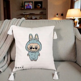 Perna Personalizata Labubu Albastru-Gri Solo, 40x40 cm, Bej cu Franjuri, Husa Detasabila, Perna Inclusa, BEKZ®