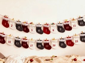 Calendar advent pentru copii CHRISTMAS SOCKS colorat, 24 piese