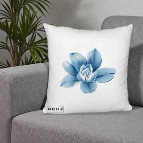 Perna Decorativa Magnolie Albastra Acuarela, 40x40 cm, Alb Pufos, Husa Detasabila, Perna Inclusa, BEKZ®