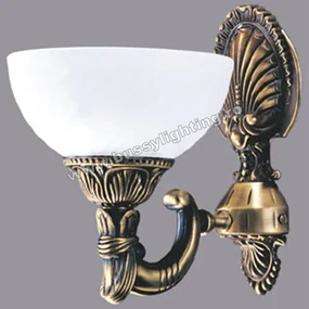 Aplica Omega cu 1 Brat, Desing Clasic, Finisaj Bronz Antic, Abajur Alb - Bussy Lighting 3035-52-19B