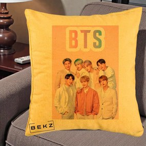 Perna Personalizata K-pop BTS Foto Grup cu BTS si Fond Roz Pastel, 40x40 cm, Galben, Husa Detasabila, Perna Inclusa, BEKZ®