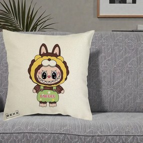 Perna Personalizata Labubu Leu Galben cu Salopeta, 40x40 cm, Ecru, Husa Detasabila, Perna Inclusa, BEKZ®