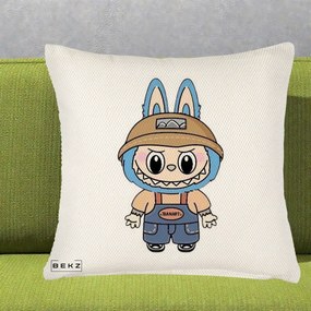 Perna Personalizata Labubu Toanart Blugi, 40x40 cm, Crem Reliefat, Husa Detasabila, Perna Inclusa, BEKZ®
