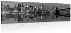 Tablou reflecția Manhattan-ului în apă alb-negru