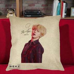 Perna Personalizata K-pop BTS Jimin Portret Artistic par Blond Autograf, 40x40 cm, Crem, Husa Detasabila, Perna Inclusa, BEKZ®